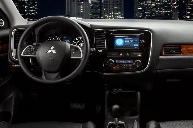 Mitsubishi Outlander 2014 giá từ 22.995 USD - cưới em nó thôi ! - 7